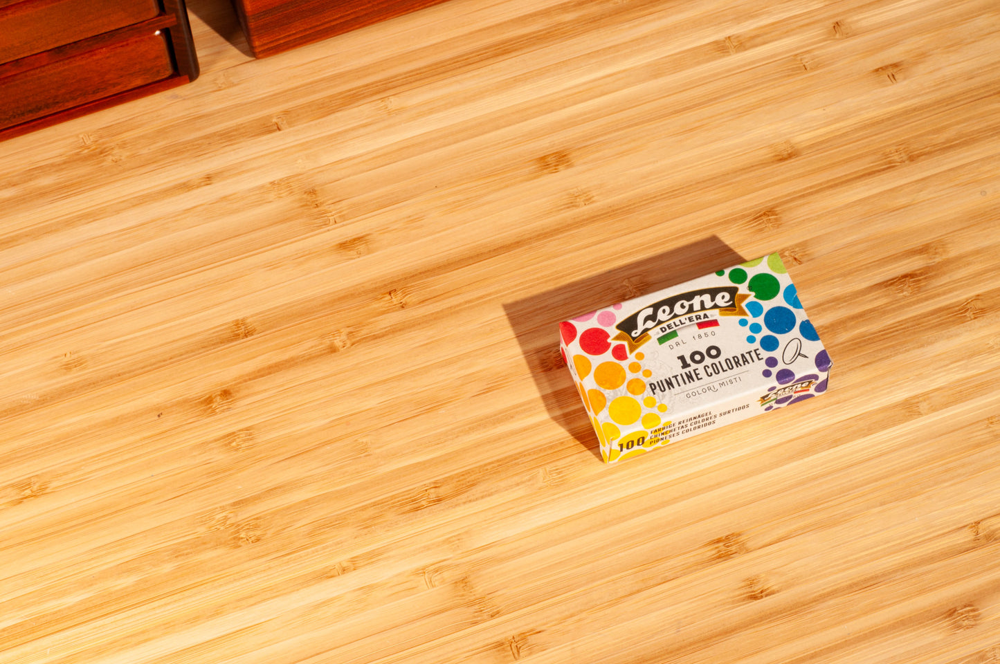 Leone Dell'era Pushpins